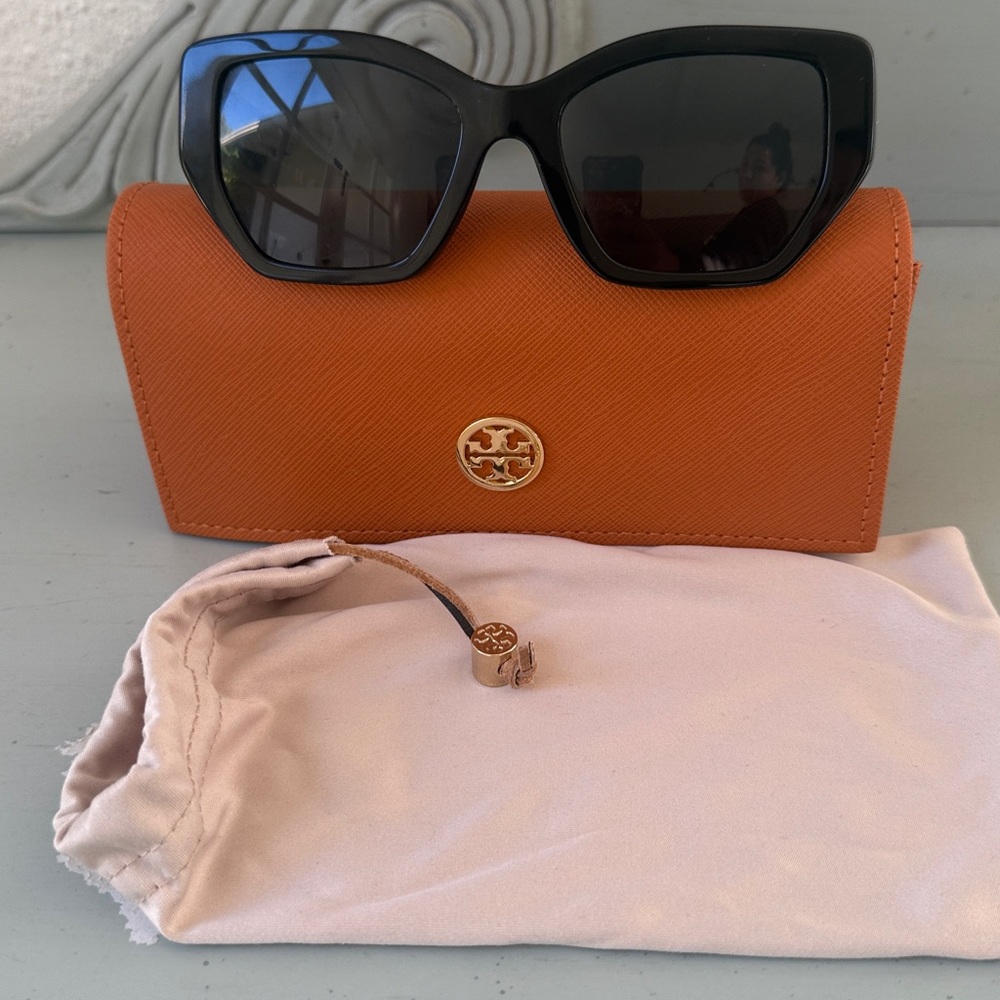 TORY BURCH Polarized Women's Black Squared Cat Eye Sunglasses - Picture 2 of 12